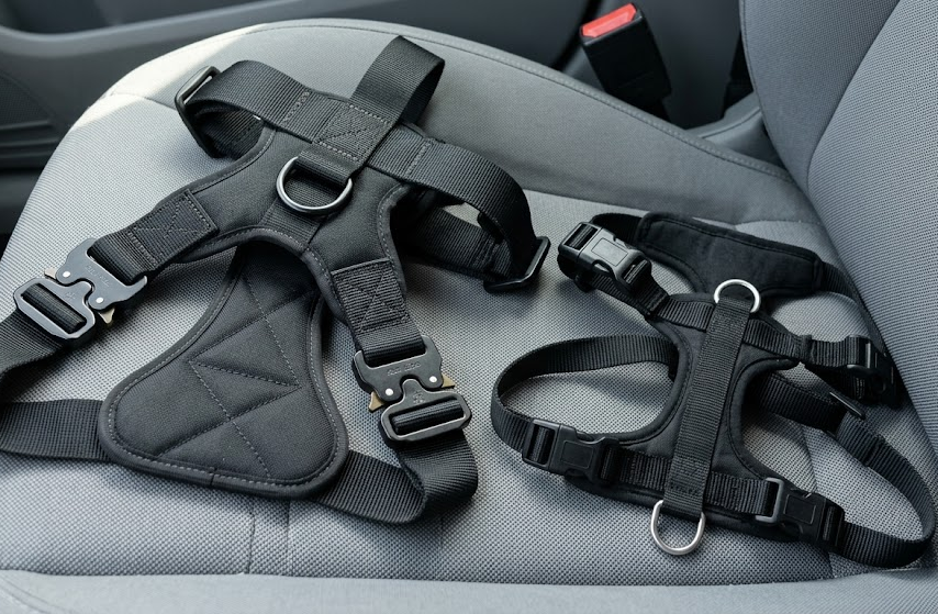 Crash-tested and non-crash-tested dog harness hardware comparison